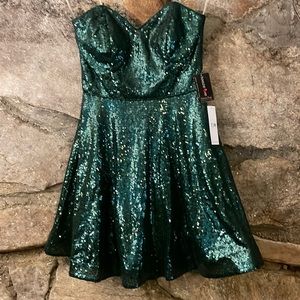 Teeze Me Size 7/8 strapless sequin fit and flair dress hunter green NWT